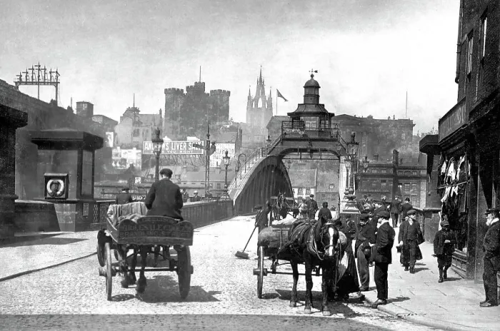 Framed Print : Swing Bridge over the Tyne, Gateshead, early 1900s Framed Print : Swing Bridge over the Tyne, Gateshead, early 1900s