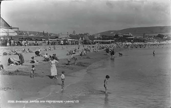 Framed Print : Syannage Sands and Promenade Framed Print : Syannage Sands and Promenade