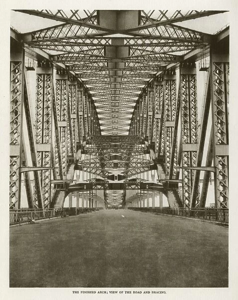 Sydney Harbour Bridge: the finished arch