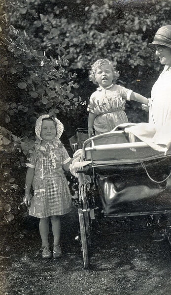 Two Talbot Rice children with their Nurse, Oddington House