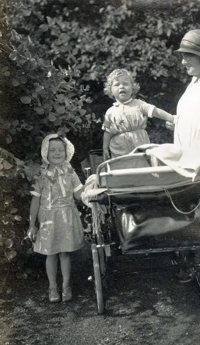 Framed Print : Two Talbot Rice children with their Nurse, Oddington House Framed Print : Two Talbot Rice children with their Nurse, Oddington House
