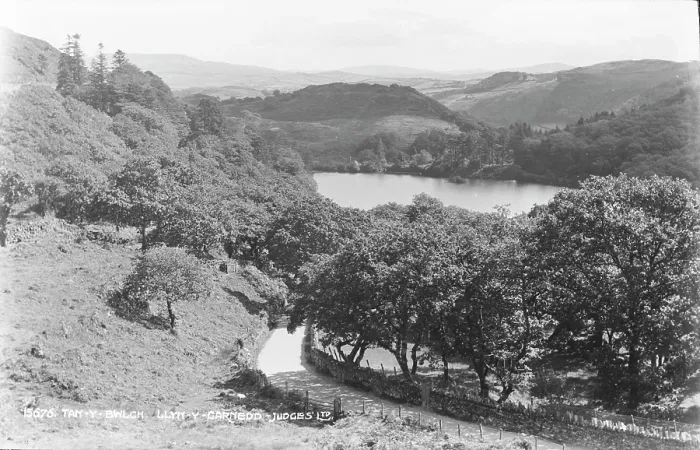 Framed Print : Tany-Bwlch, Llyn y Carnedd Framed Print : Tany-Bwlch, Llyn y Carnedd