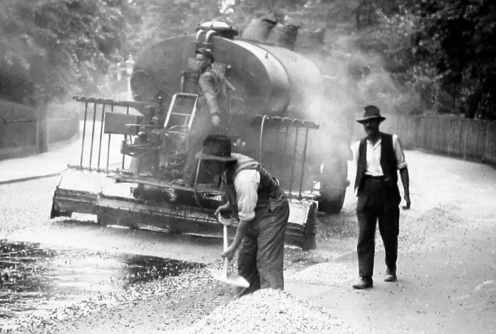 Framed Print : Tar spreading, England, possibly 1930s Framed Print : Tar spreading, England, possibly 1930s