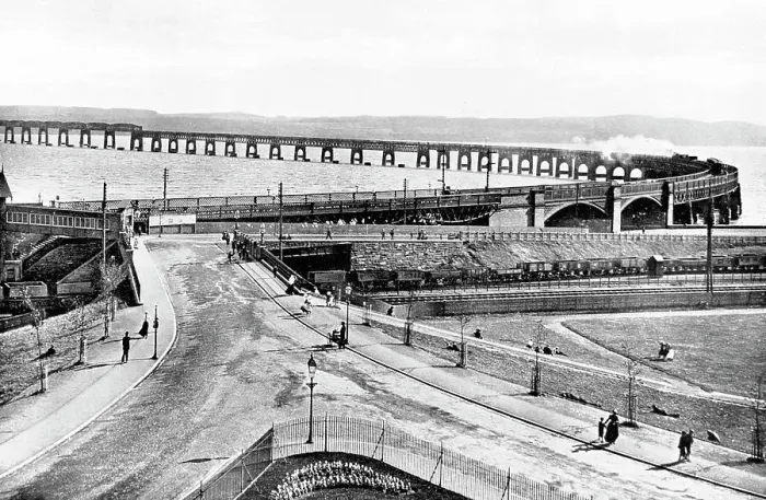 Framed Print : Tay Viaduct and Railway Station, Dundee early 1900's Framed Print : Tay Viaduct and Railway Station, Dundee early 1900's