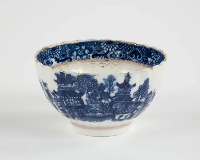 Framed Print : Tea bowl made from porcelain, transfer-printed in underglaze blue with Framed Print : Tea bowl made from porcelain, transfer-printed in underglaze blue with