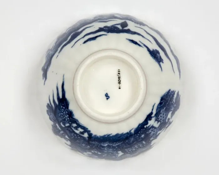 Framed Print : Tea bowl made from porcelain, transfer-printed in underglaze blue with Framed Print : Tea bowl made from porcelain, transfer-printed in underglaze blue with