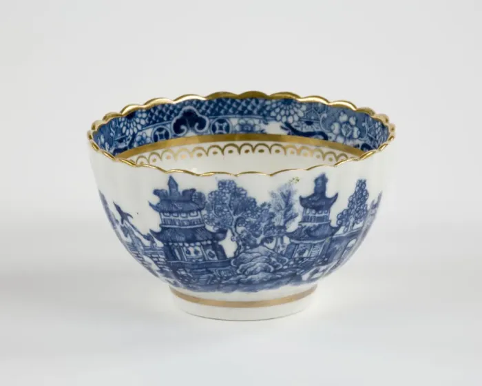 Framed Print : Tea bowl made from porcelain, transfer-printed in underglaze blue with Framed Print : Tea bowl made from porcelain, transfer-printed in underglaze blue with