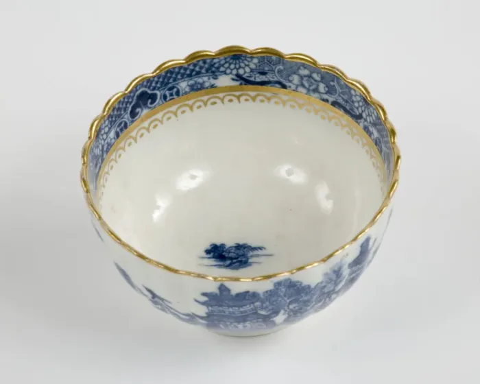 Framed Print : Tea bowl made from porcelain, transfer-printed in underglaze blue with Framed Print : Tea bowl made from porcelain, transfer-printed in underglaze blue with