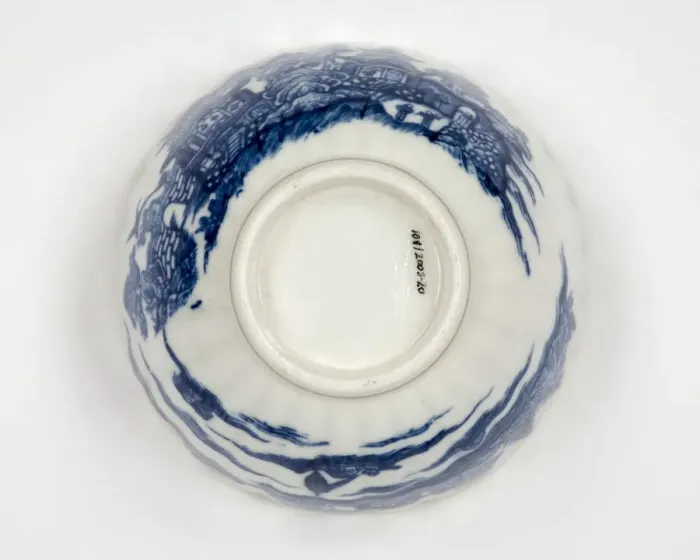 Framed Print : Tea bowl made from porcelain, transfer-printed in underglaze blue with Framed Print : Tea bowl made from porcelain, transfer-printed in underglaze blue with