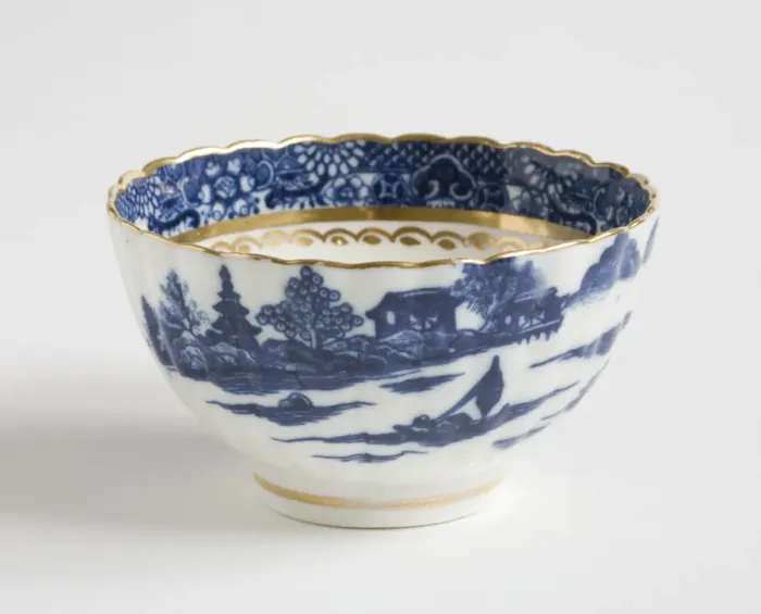 Framed Print : Tea bowl made from porcelain, transfer-printed in underglaze blue with Framed Print : Tea bowl made from porcelain, transfer-printed in underglaze blue with
