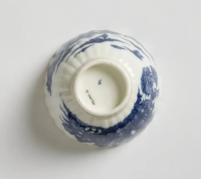 Framed Print : Tea bowl made from porcelain, transfer-printed in underglaze blue with Framed Print : Tea bowl made from porcelain, transfer-printed in underglaze blue with