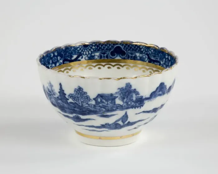 Framed Print : Tea bowl made from porcelain, transfer-printed in underglaze blue with Framed Print : Tea bowl made from porcelain, transfer-printed in underglaze blue with