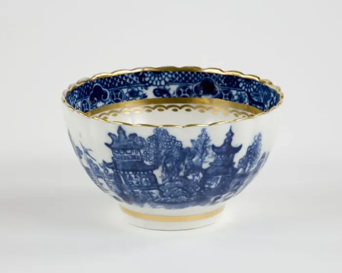 Framed Print : Tea bowl made from porcelain, transfer-printed in underglaze blue with Framed Print : Tea bowl made from porcelain, transfer-printed in underglaze blue with