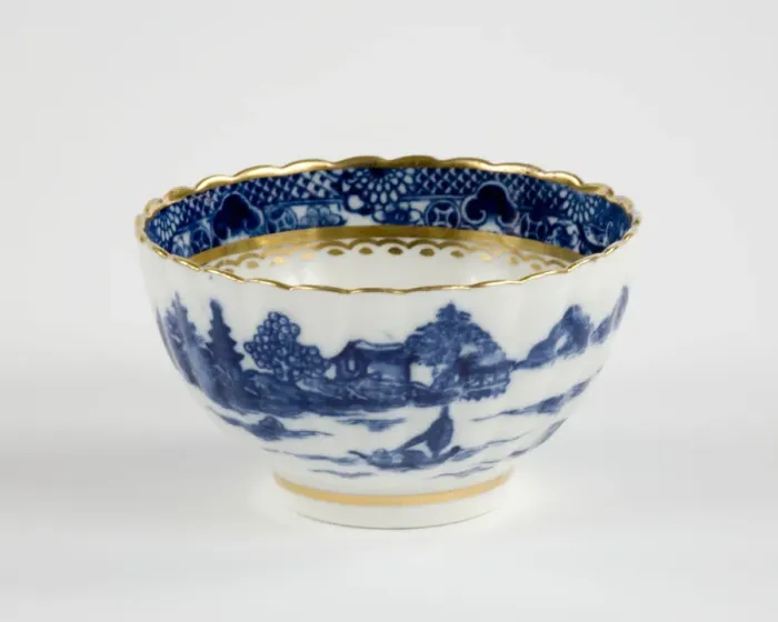 Framed Print : Tea bowl made from porcelain, transfer-printed in underglaze blue with Framed Print : Tea bowl made from porcelain, transfer-printed in underglaze blue with