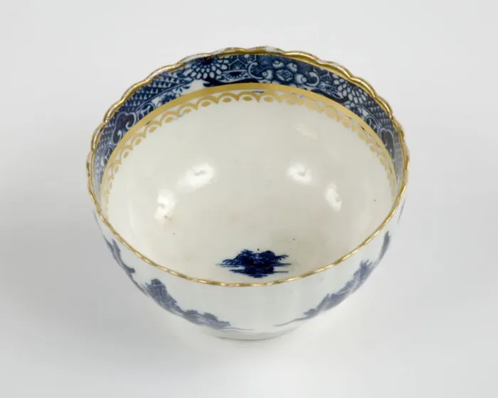Framed Print : Tea bowl made from porcelain, transfer-printed in underglaze blue with Framed Print : Tea bowl made from porcelain, transfer-printed in underglaze blue with