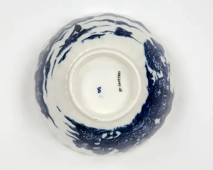 Framed Print : Tea bowl made from porcelain, transfer-printed in underglaze blue with Framed Print : Tea bowl made from porcelain, transfer-printed in underglaze blue with