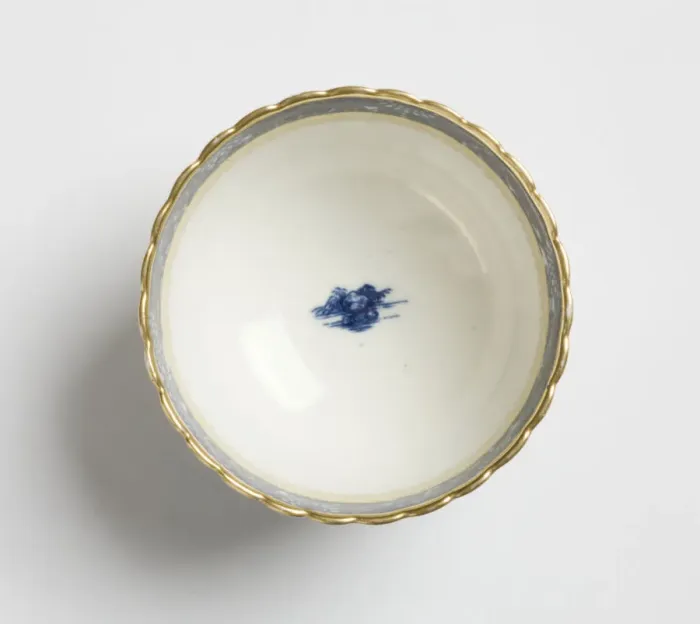 Framed Print : Tea bowl made from porcelain, transfer-printed in underglaze blue with Framed Print : Tea bowl made from porcelain, transfer-printed in underglaze blue with