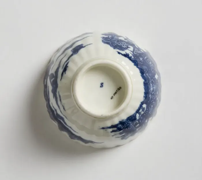 Framed Print : Tea bowl made from porcelain, transfer-printed in underglaze blue with Framed Print : Tea bowl made from porcelain, transfer-printed in underglaze blue with