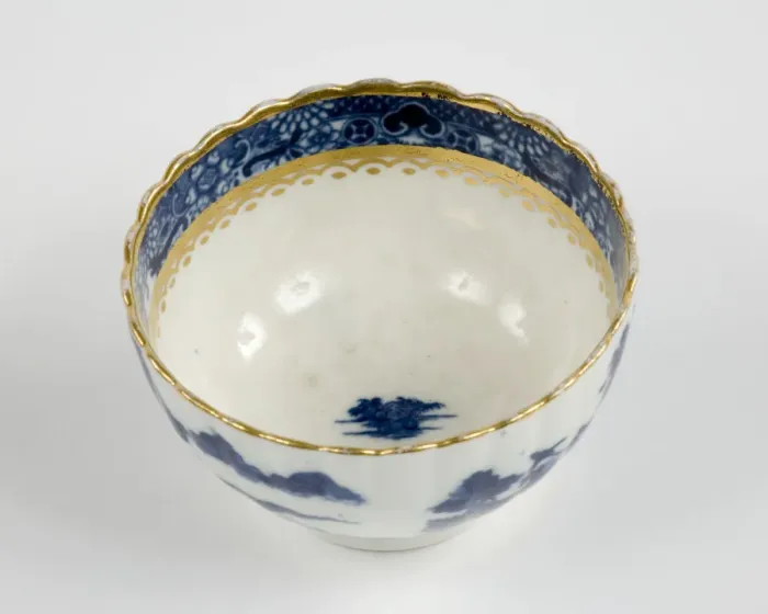 Framed Print : Tea bowl made from porcelain, transfer-printed in underglaze blue with Framed Print : Tea bowl made from porcelain, transfer-printed in underglaze blue with