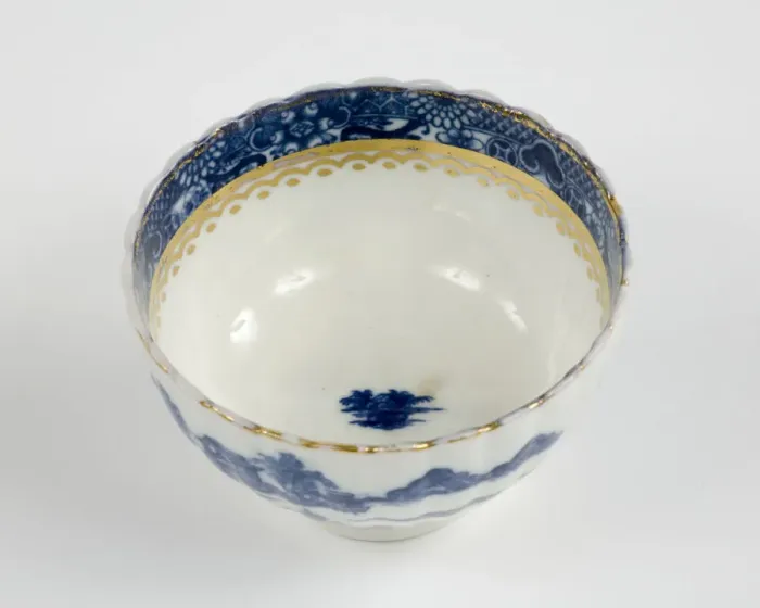 Framed Print : Tea bowl made from porcelain, transfer-printed in underglaze blue with Framed Print : Tea bowl made from porcelain, transfer-printed in underglaze blue with