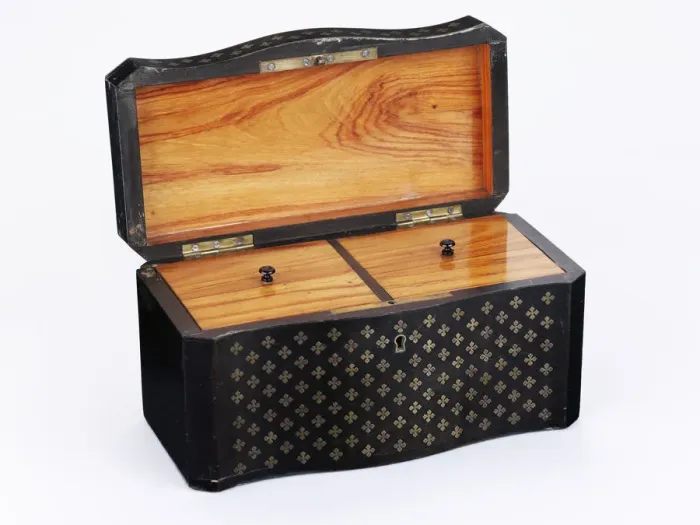 Framed Print : Tea caddy made from ebonised wood inlaid with brass quatrefoils, lined with tulipwood Framed Print : Tea caddy made from ebonised wood inlaid with brass quatrefoils, lined with tulipwood