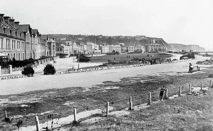 Framed Print : Teignmouth The Den Framed Print : Teignmouth The Den