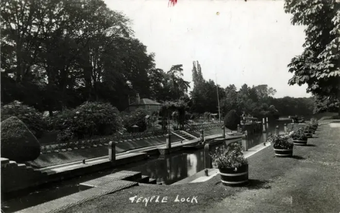 Framed Print : Temple Lock, Hurley, Marlow, England Framed Print : Temple Lock, Hurley, Marlow, England