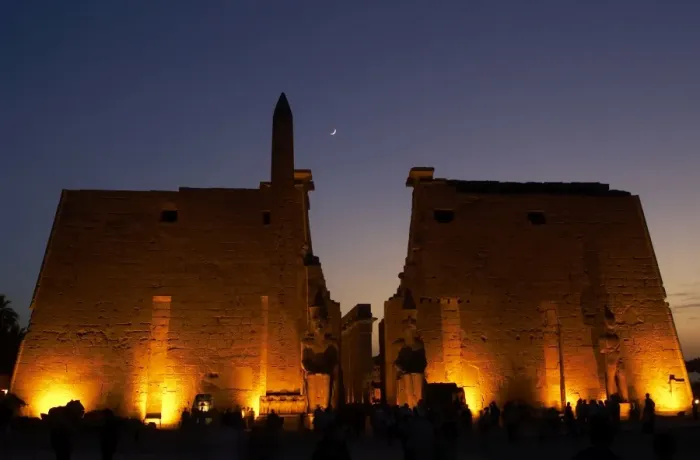 Framed Print : Temple of Luxor. Night view of the monumental entrance Framed Print : Temple of Luxor. Night view of the monumental entrance