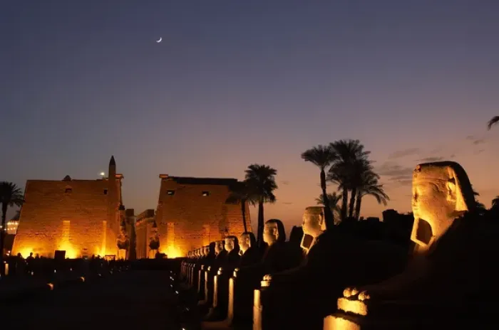 Framed Print : Temple of Luxor. Night view of the monumental entrance Framed Print : Temple of Luxor. Night view of the monumental entrance