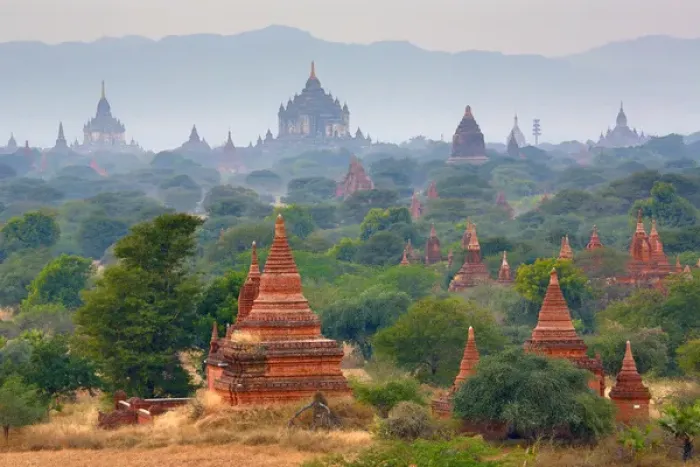 Framed Print : Temples and pagodas on the Plain of Bagan, Myanmar Framed Print : Temples and pagodas on the Plain of Bagan, Myanmar