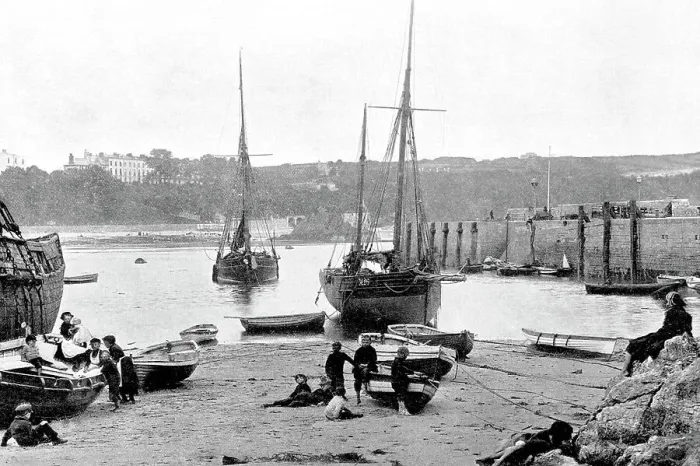 Framed Print : Tenby Harbour early 1900s Framed Print : Tenby Harbour early 1900s