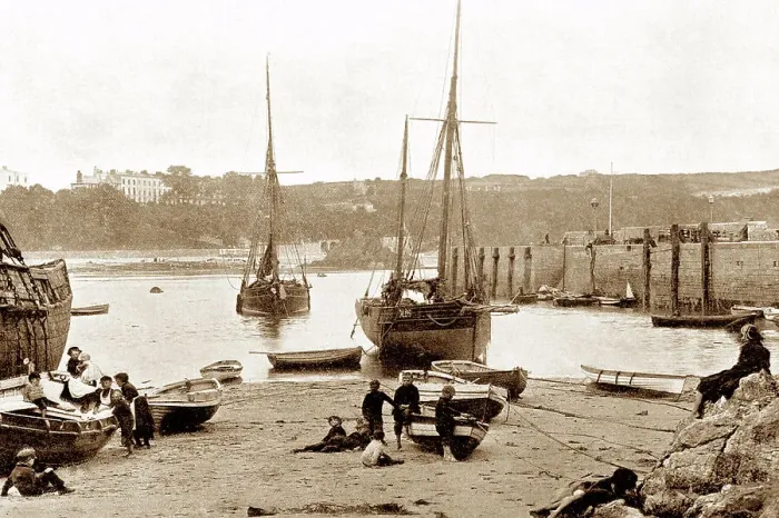 Framed Print : Tenby Harbour, early 1900s Framed Print : Tenby Harbour, early 1900s