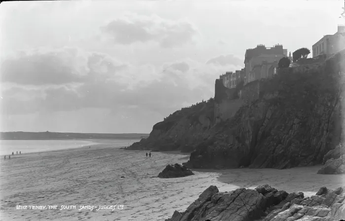Framed Print : Tenby: The South Sands Framed Print : Tenby: The South Sands