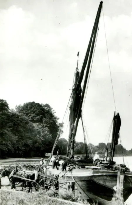 Framed Print : Thames barge unloading bricks, Kingston-upon-Thames Framed Print : Thames barge unloading bricks, Kingston-upon-Thames