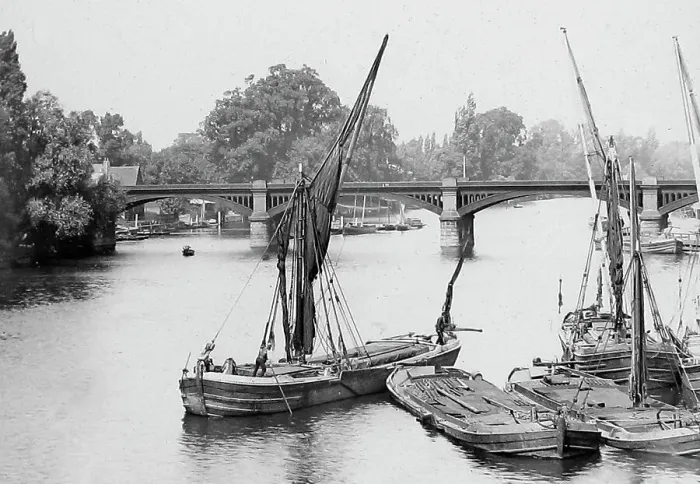 Framed Print : Thames barges on River Thames from Kingston Bridge Framed Print : Thames barges on River Thames from Kingston Bridge