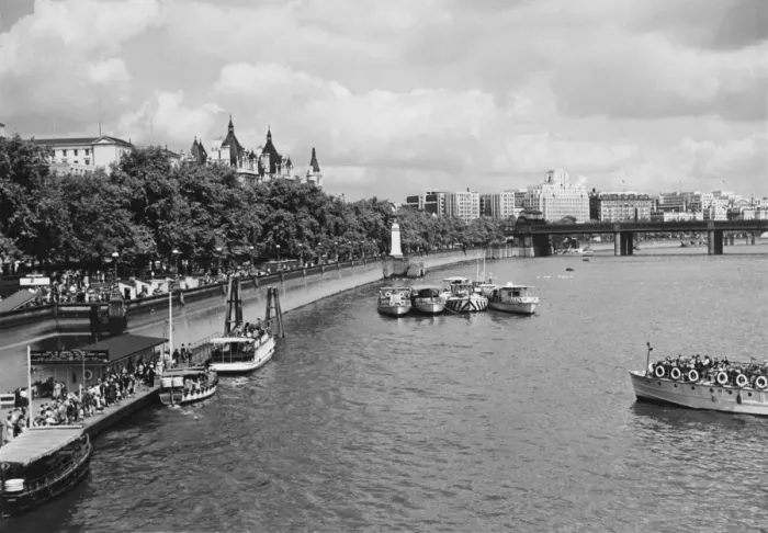 Framed Print : Thames Embankment Framed Print : Thames Embankment
