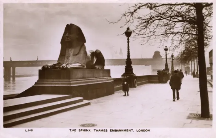 Framed Print : The Thames Embankment, London Framed Print : The Thames Embankment, London