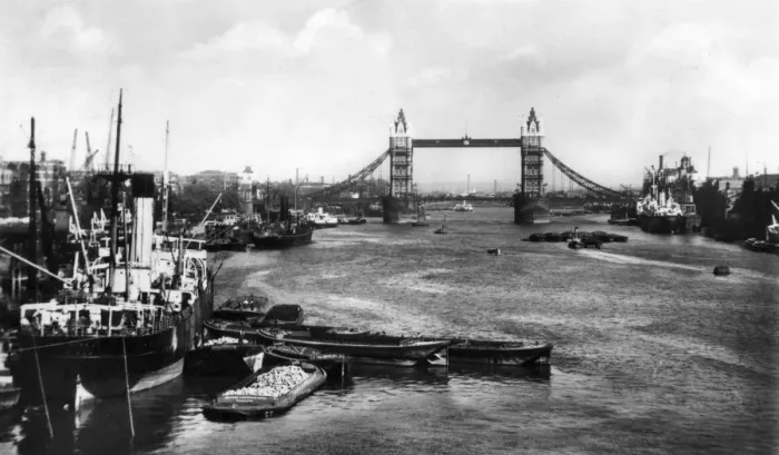 Framed Print : Thames / London Bridge Framed Print : Thames / London Bridge