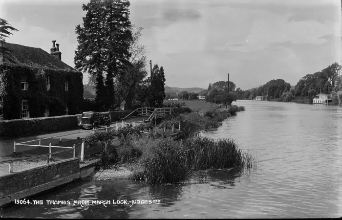 Framed Print : The Thames from Marsh Lock Framed Print : The Thames from Marsh Lock