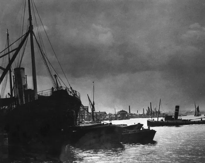 Framed Print : Thames Shipping Framed Print : Thames Shipping