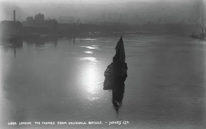 Framed Print : The Thames from Vauxhall Bridge Framed Print : The Thames from Vauxhall Bridge