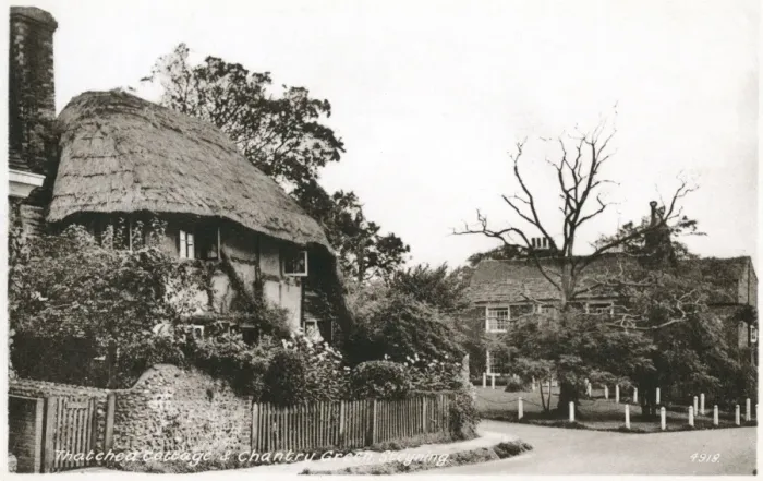 Framed Print : Thatched Cottage and Chantry Green, Steyning - West Sussex Framed Print : Thatched Cottage and Chantry Green, Steyning - West Sussex