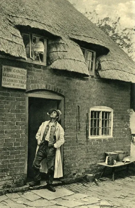 Framed Print : Thatched cottage and shop, Worcestershire Framed Print : Thatched cottage and shop, Worcestershire