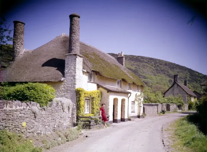 Framed Print : Thatched cottages at Bossington, Somerset Framed Print : Thatched cottages at Bossington, Somerset