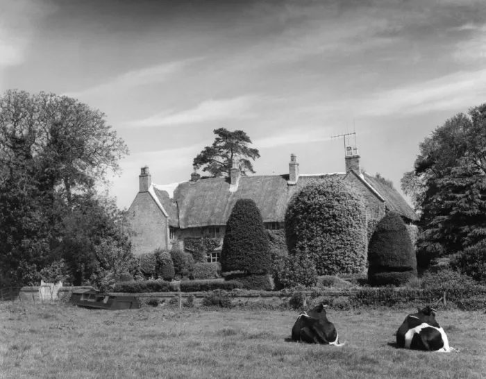 Framed Print : Thatched Farmhouse Framed Print : Thatched Farmhouse