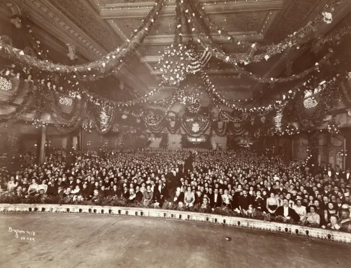 Framed Print : Theatre Audience in New York Framed Print : Theatre Audience in New York