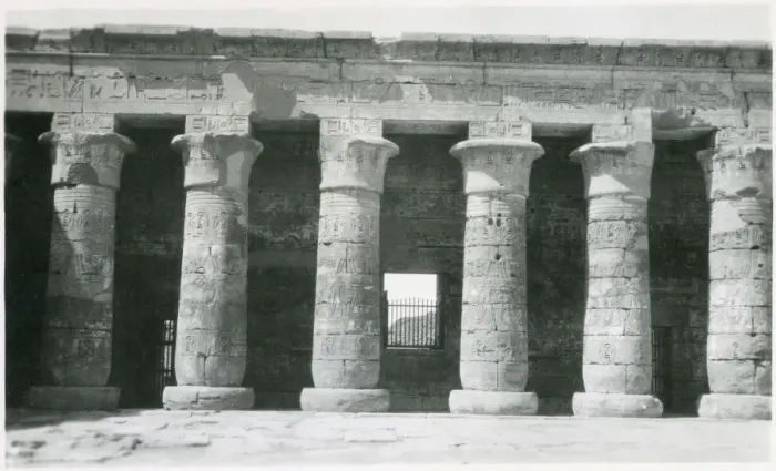 Framed Print : Thebes, Upper Egypt, North Africa - Medinet Habu Framed Print : Thebes, Upper Egypt, North Africa - Medinet Habu