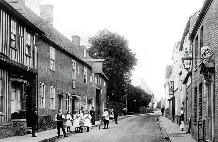 Framed Print : Thetford White Hart Street early 1900s Framed Print : Thetford White Hart Street early 1900s