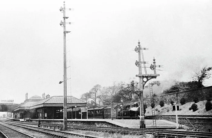 Framed Print : Thornhill - Railway Station - Dewsbury Framed Print : Thornhill - Railway Station - Dewsbury