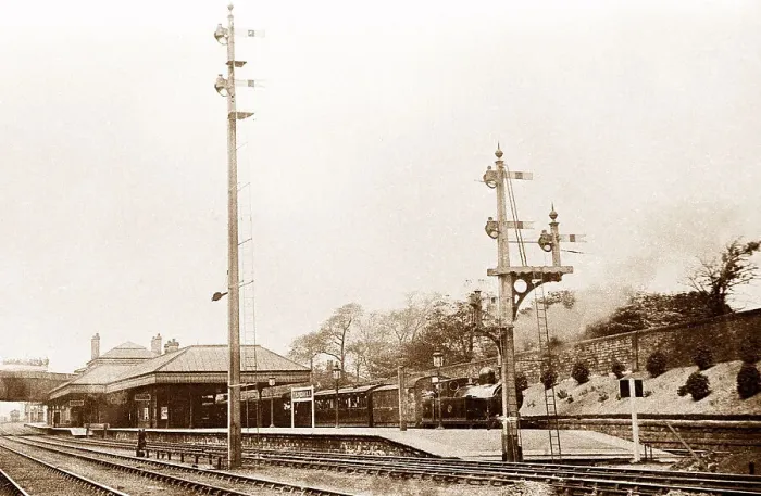 Framed Print : Thornhill - Railway Station - Dewsbury Framed Print : Thornhill - Railway Station - Dewsbury